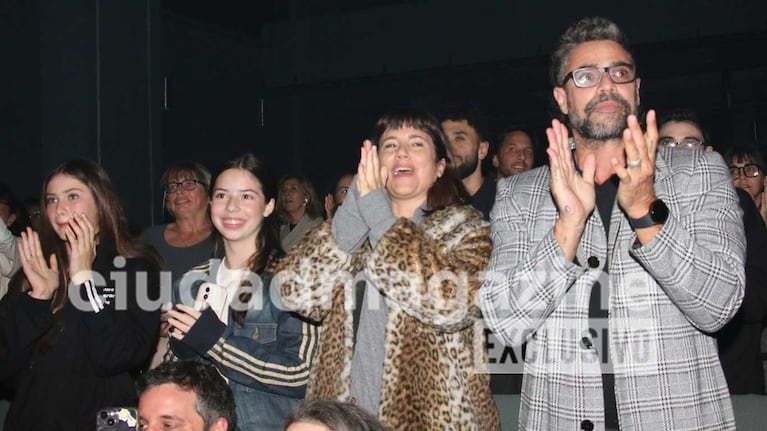 Luciano Castro, Griselda Siciliani y sus hijas fueron al teatro: las fotos de la salida familiar