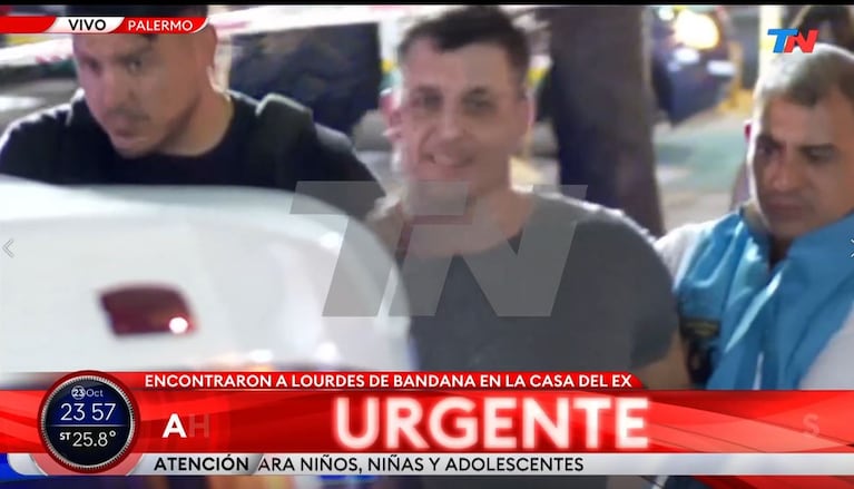 Las imágenes del novio de Lowrdez esposado: fue trasladado a la Alcaldía de la Ciudad  