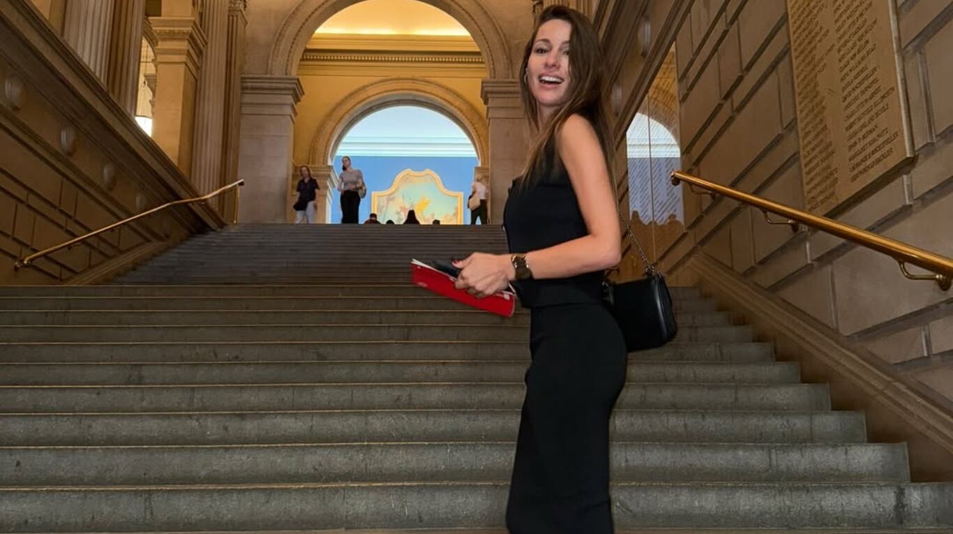 El gran gesto de Pampita con un grupo de fanáticas en una parada de colectivos