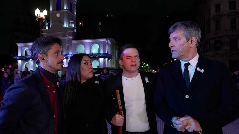 Otro Día Perdido: Nahuel Pennisi cantó en el Cabildo junto a Mario Pergolini por el 25 de Mayo