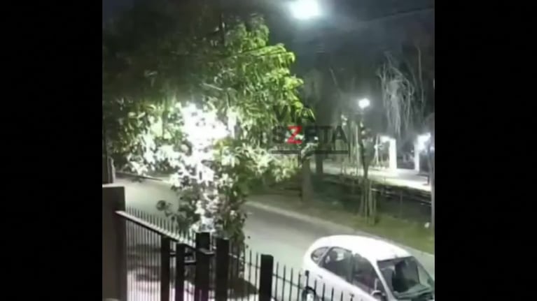 Video: el momento en que el tren arrolló al auto de Ernestina Pais