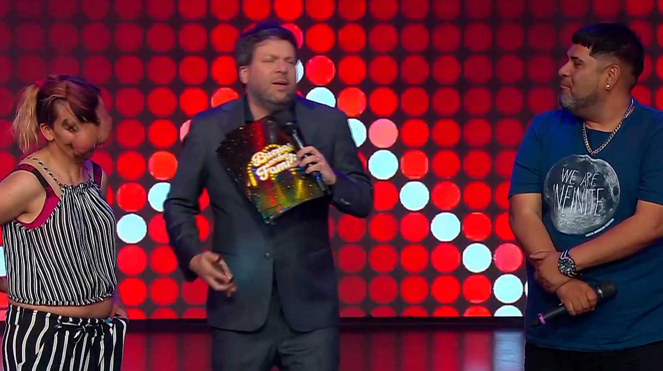 Buenas Noches Familia: Elías conoció a una mujer llorando y pidiendo en el tren y lo dio todo para ayudarla