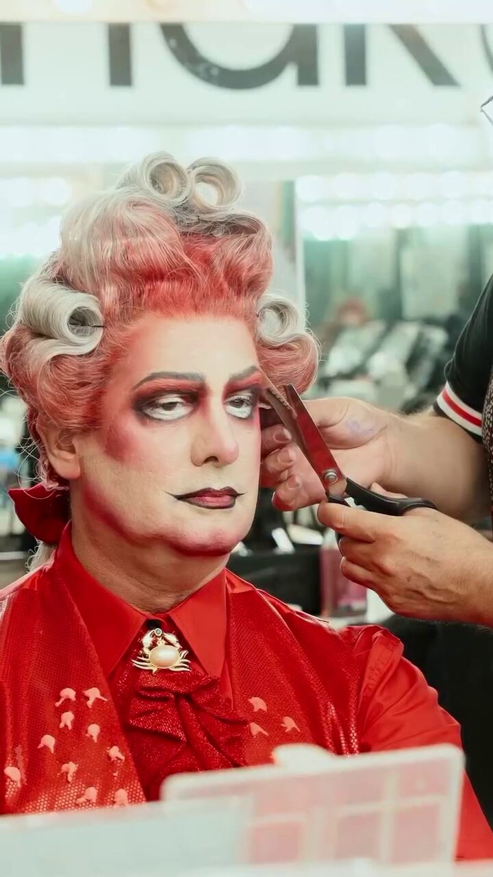 La transformación de José María Listorti en Sebastián para La Sirenita, el musical
