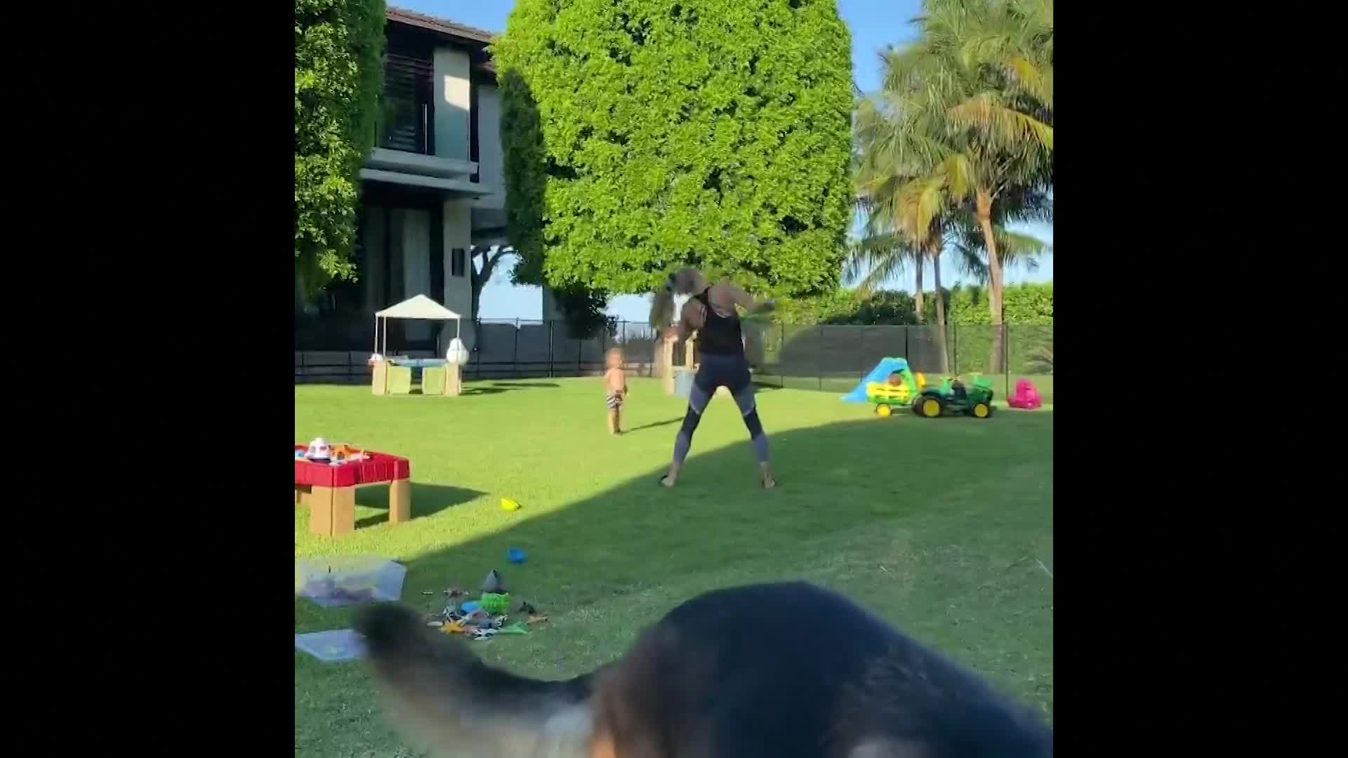 El tierno video de Anna Kournikova jugando con uno de sus hijos que subió a redes Enrique Iglesias