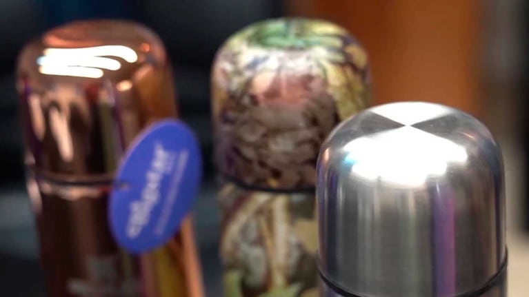 Venden termos “truchos” fabricados con materiales tóxicos: cómo identificarlos