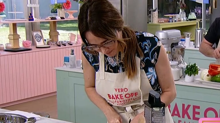 Vero Lozano se accidentó en Bake Off Famosos y la tuvo que asistir el médico: “Me corté fuerte”