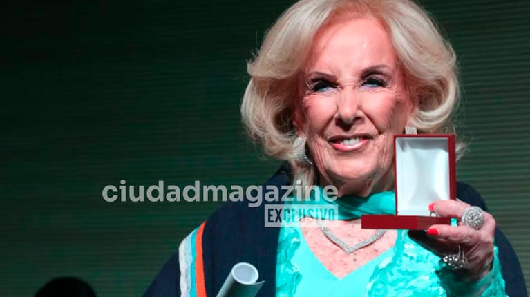 La emoción de Mirtha Legrand, homenajeada con el Doctorado Honoris Causa de la UBA 