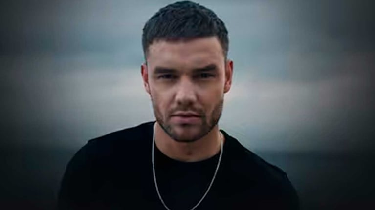 Filtran un video donde un empleado del hotel le estaría llevando drogas a Liam Payne