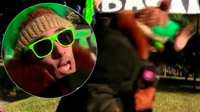 Robertito Funes Ugarte pisó un falso cantero en vivo ¡y se fue para abajo!: “Hay un hueco”