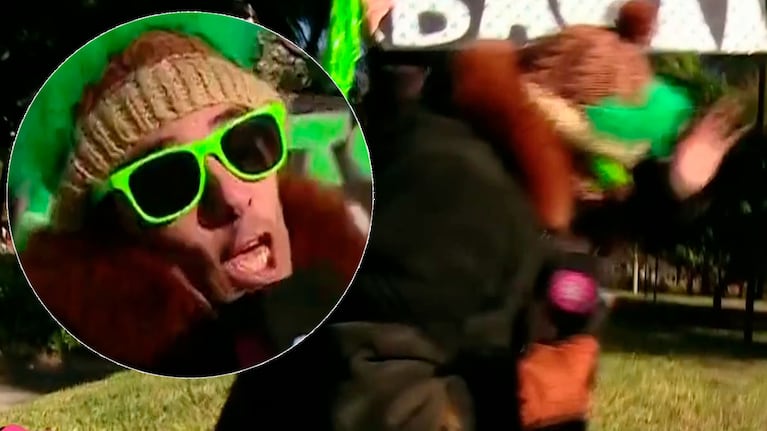 Robertito Funes Ugarte pisó un falso cantero en vivo ¡y se fue para abajo!: “Hay un hueco”