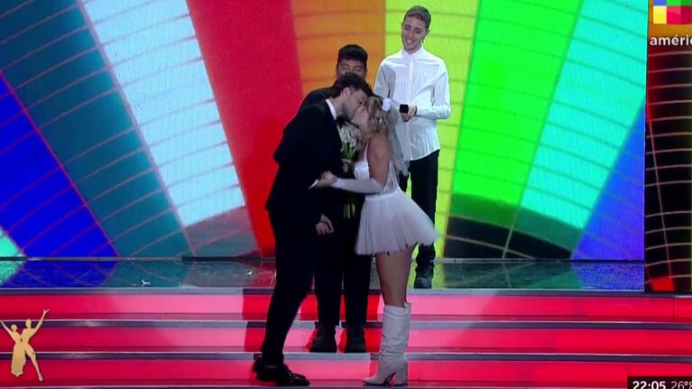 Así fue el beso de Cris Vanadía y Coti Romero en el Bailando que despertó polémica