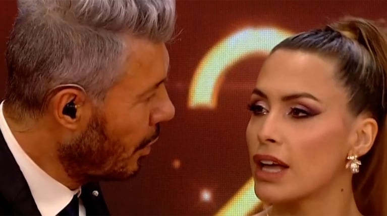 El apasionado beso de Marcelo Tinelli a Milett Figueroa detrás del decorado de Bailando 2023