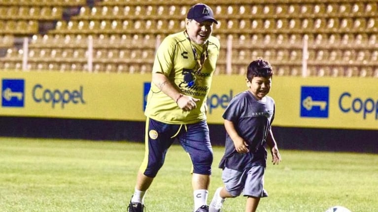 Conmovedor mensaje de Dieguito Fernando a Diego Maradona en el día que cumpliría años: “Extraño tus abrazos”