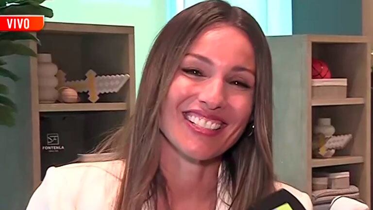 Pampita contó cómo reacciona al ver sus propios y picantísimos memes