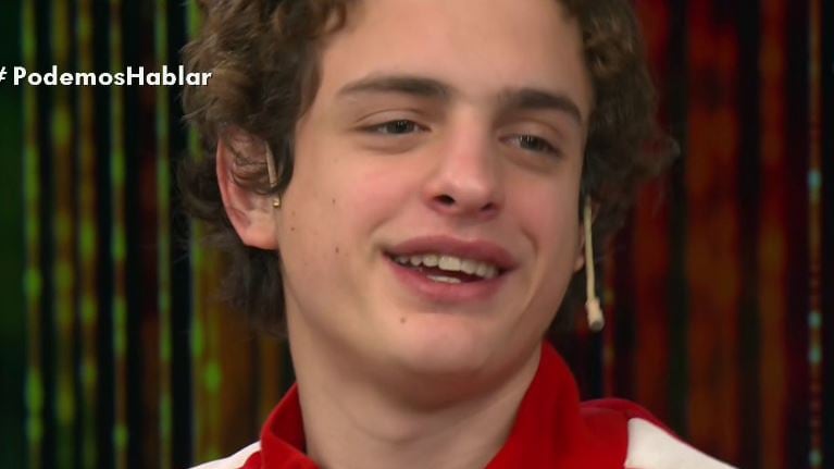 Lorenzo Ferro y su divertida anécdota: "Me quedé dormido, de borracho y me desperté con todo el colectivo sacándome fotos"
