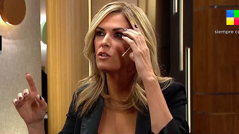 La insólita explicación de Viviana Canosa sobre su mano izquierda