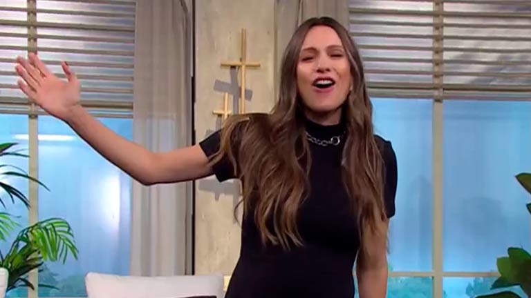 Pampita sugirió traer un caño para hacer pole dance en su ciclo de TV