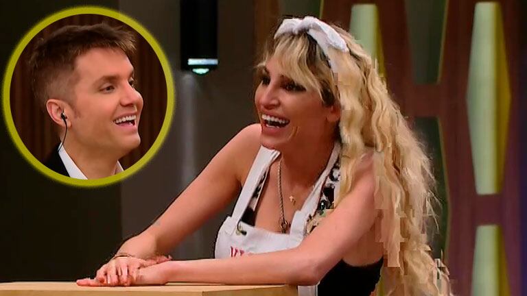 Vicky Xipolitakis llamó la atención de Santiago del Moro con su atuendo