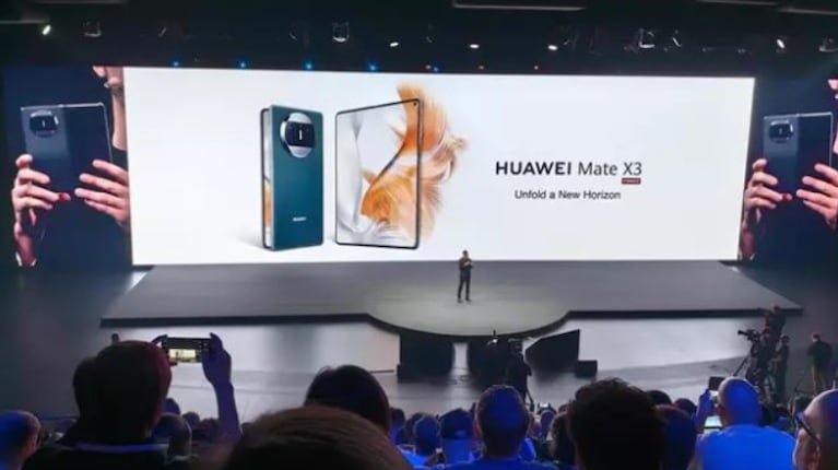 Huawei presenta su nuevo plegable Mate X3, extremadamente delgado, ultraligero y superresistente