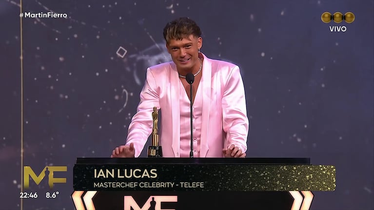 Ian Lucas recibió su premio a Revelación en los Martín Fierro 2026 (Foto: Telefé).
