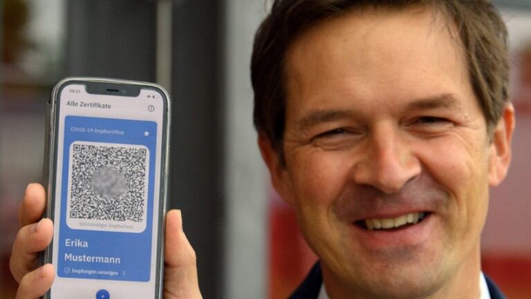 IBM busca crear una IA que sepa programar o traducir código de forma autónoma. Foto: AFP.