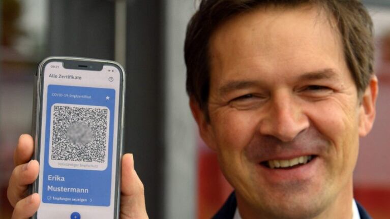 IBM busca crear una IA que sepa programar o traducir código de forma autónoma. Foto: AFP.