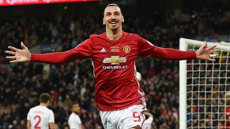 Ibrahimovic revolucionó las redes sociales con su nuevo tatuaje