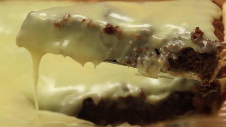 Ideal para los golosos, este postre combina chocolate semiamargo, mantecol y ganache de chocolate blanco. Foto: CucinareTV
