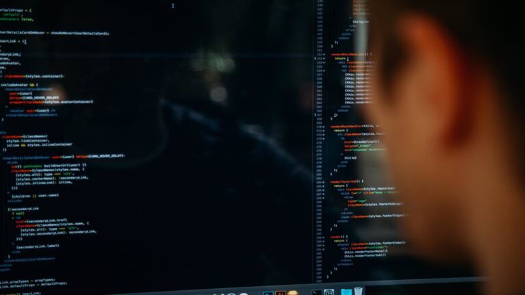 Identifican una técnica que reenvía tráfico fuera de una VPN: Por qué permite espiarlo y que medidas tomaron