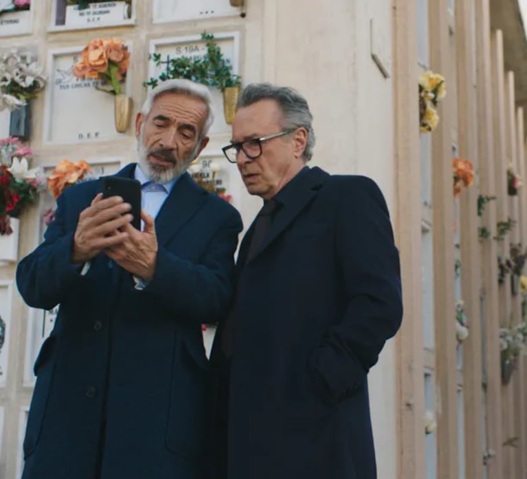 Imanol Arias y Oscar Martínez en "Bellas Artes" de Disney+