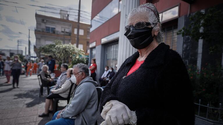 Implementaran un permiso de circulación para los mayores de 70 años. Foto: EFE.