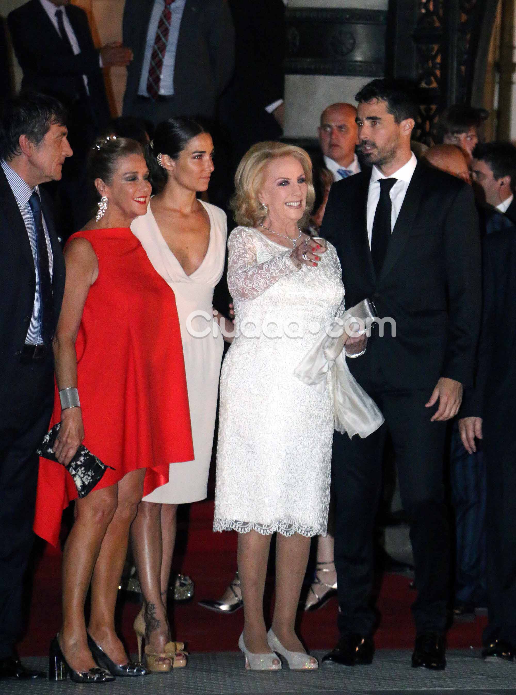 Importantes figuras acompañaron a Macri en el Teatro Colón (Fotos: Movilpress). 