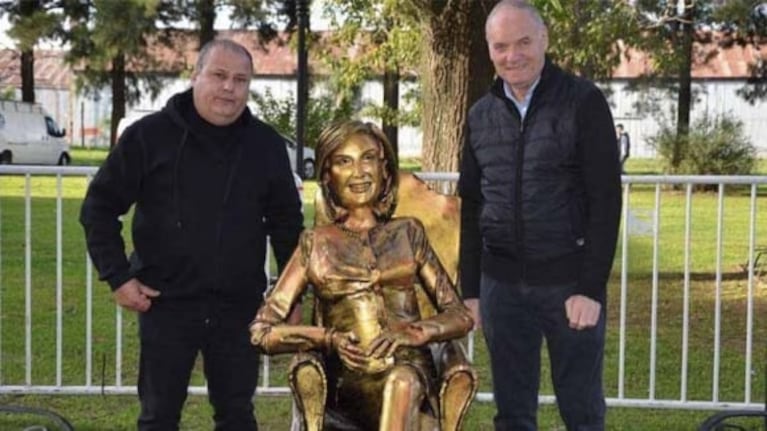 Inauguraron una estatua de Mirtha Legrand y en las redes estallaron los memes