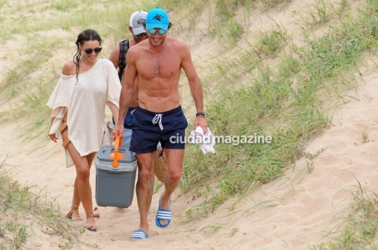 ¡Inauguró la temporada! El chapuzón sexy de Pampita Ardohain en el mar de Punta del Este