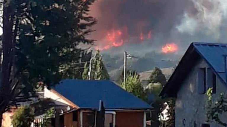 Incendios en la Patagonia: Buscan a un peón rural que desapareció en El Maitén