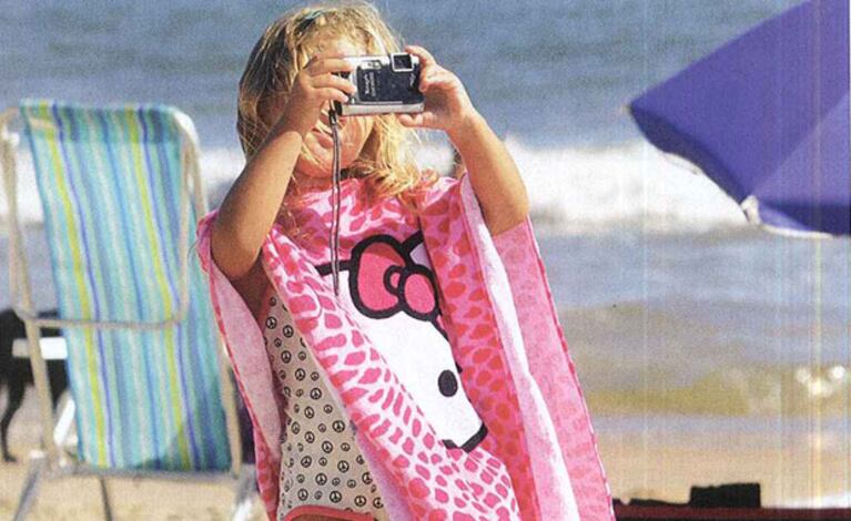 Indiana, top como su mamá, con look Hello Kitty (Foto: Hola!).