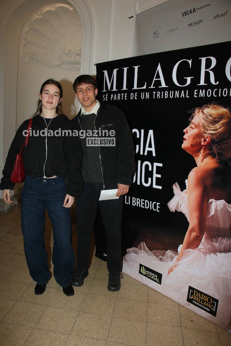 Indio Sanguinetti y Olivia Pauls en el estreno de la obra de Leticia Brédice (Foto: Movilpress).