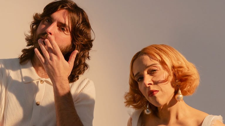 Indios y Juliana Gattas se unen en “Haré lo que me pidas”, una colaboración con alma de hit (foto de prensa)