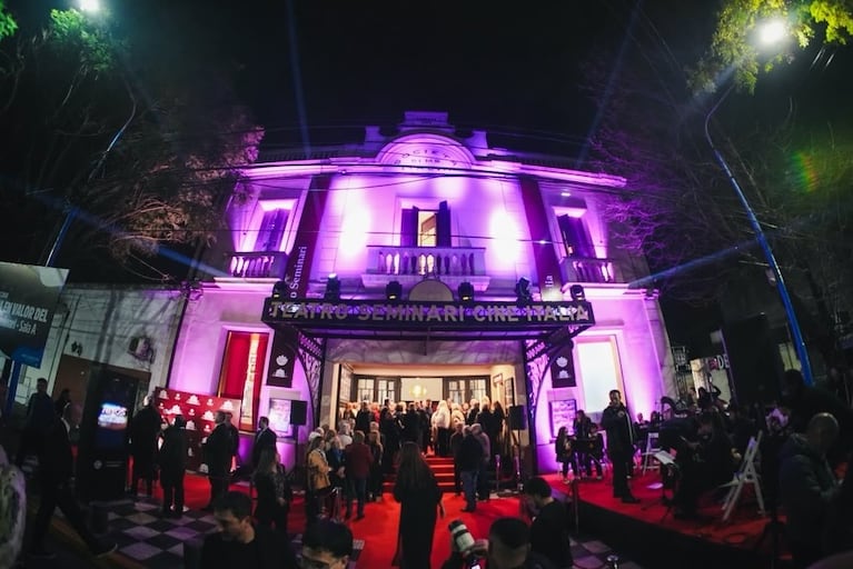 Inés Estévez, Pepe Cibrián y más famosos en la reapertura del Teatro Seminari en Escobar
