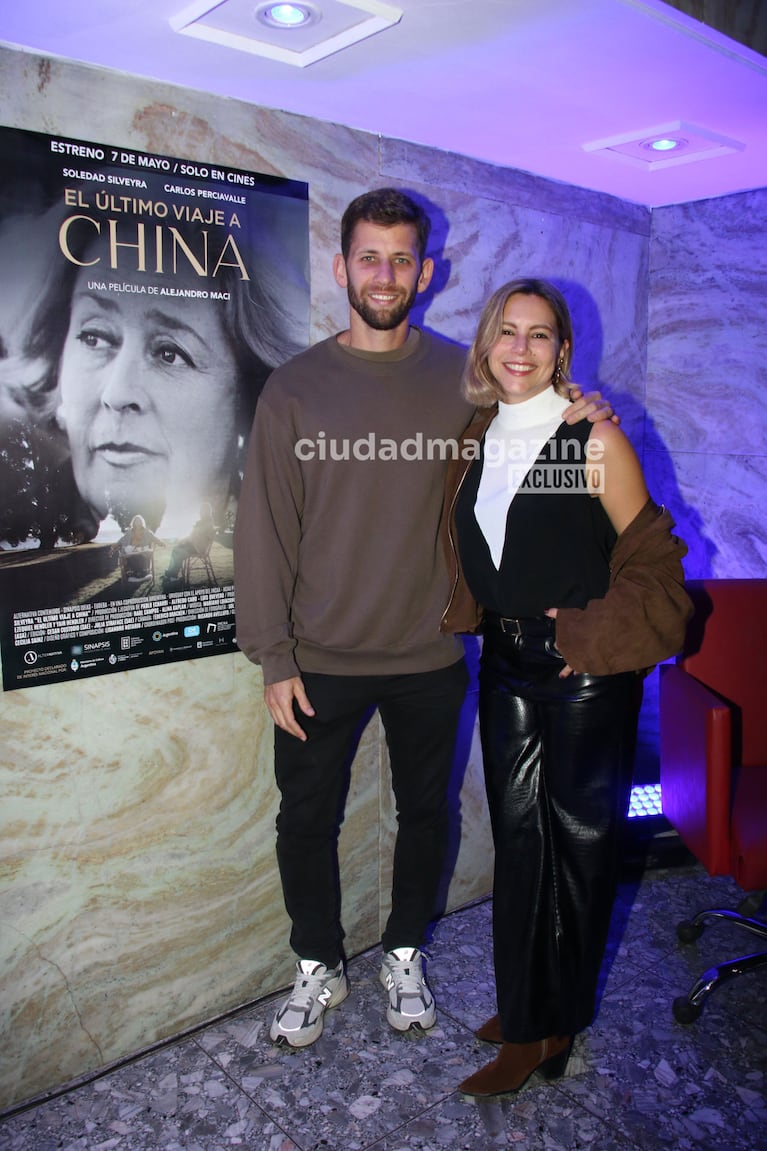 Inés Palombo y su pareja en el estreno del documental de la vida de China Zorrilla (Fotos: Movilpress).