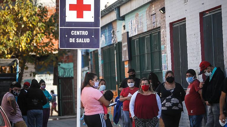 Infectólogos que trabajan para el Gobierno anunciaron que no habrá flexibilización de la cuarentena en el AMBA