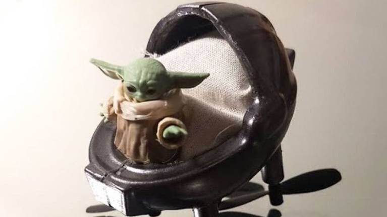 Ingeniero fan construye cuna voladora para juguete de Baby Yoda