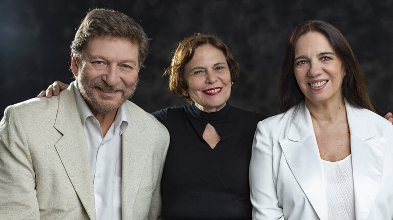 Ingrid Pelicori y Osmar Núñez con Leonor Manso.