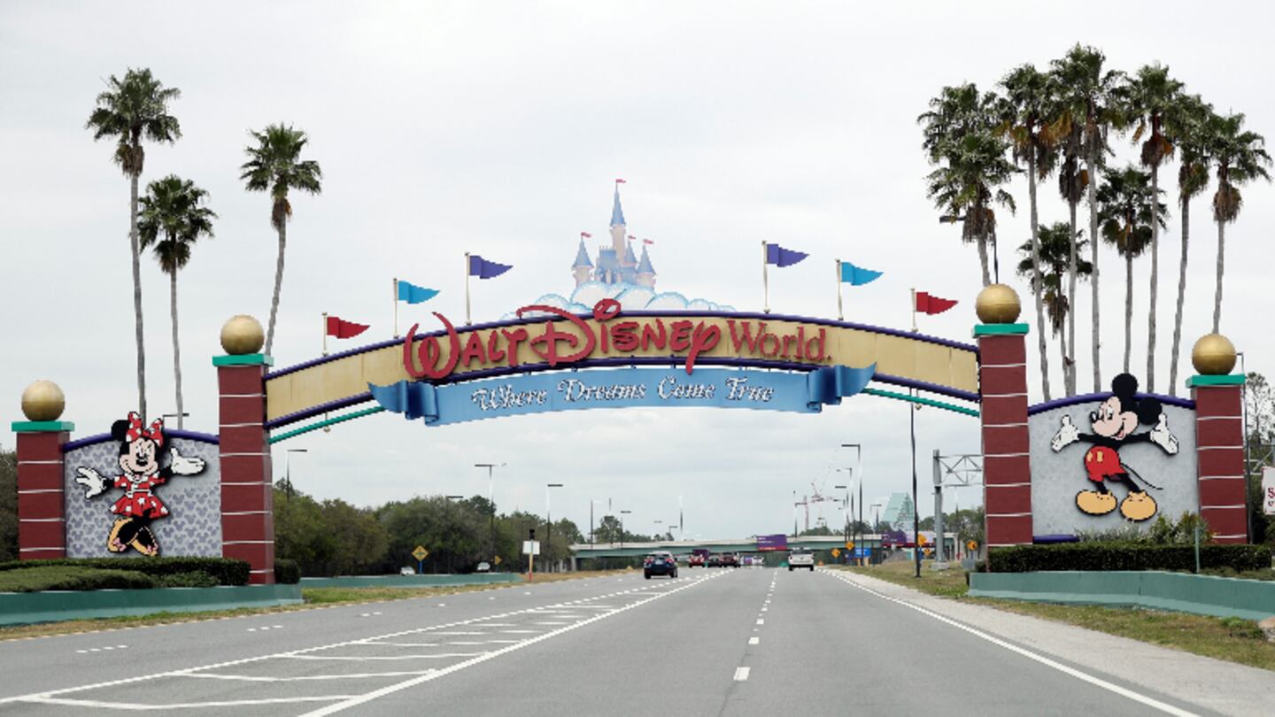 Insólito: arrestan a un hombre que acampaba en una isla de Disney World en plena cuarentena. Foto: AP.