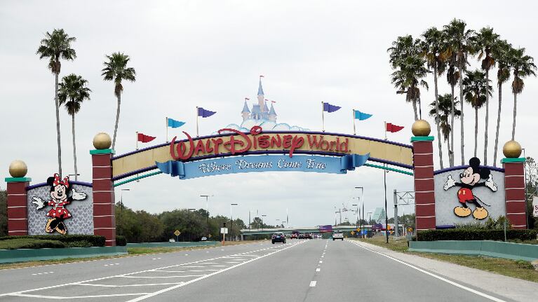 Insólito: arrestan a un hombre que acampaba en una isla de Disney World en plena cuarentena. Foto: AP.