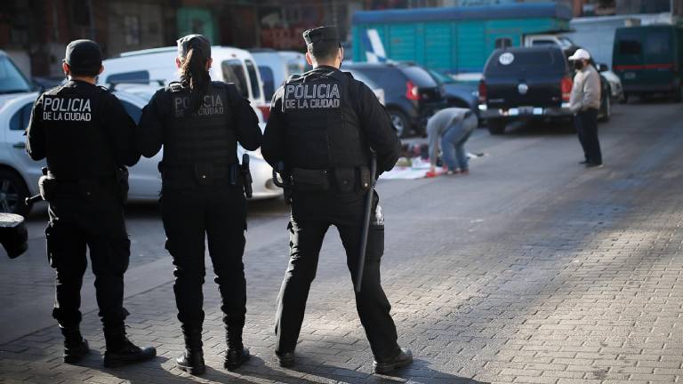 Insólito: dos hombres y una mujer fueron detenidos cuando intentaban robarle a un vecino