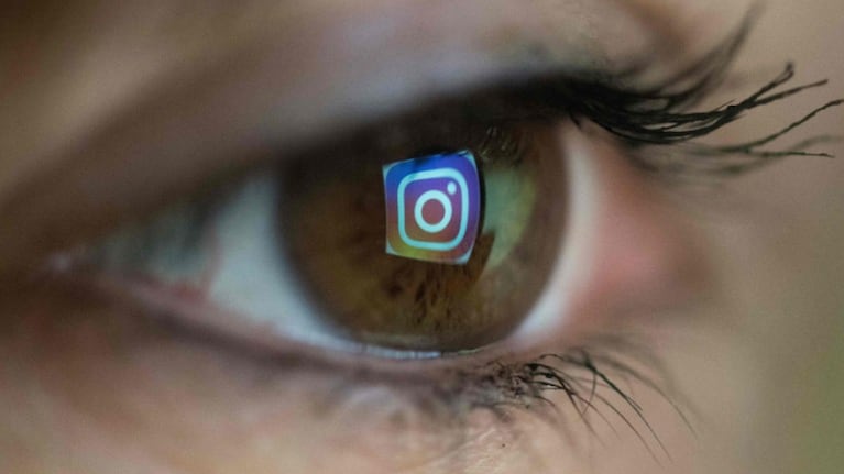 Instagram retirará el gesto de deslizar para acceder a enlaces en favor de los 'stickers'. Foto: AFP.