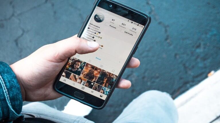 Instagram y Messenger facilitan el envío de audios sin mantener el botón pulsado e incorporan respuestas visuales. Foto:EP.