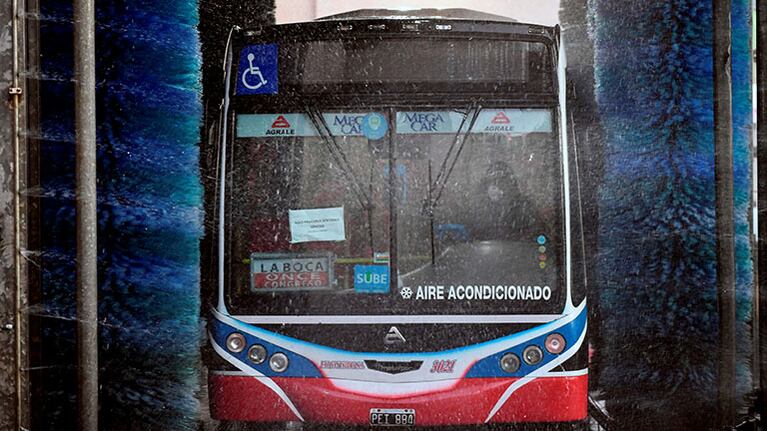 Instalan en colectivos un dispositivo para monitorear la temperatura de los pasajeros y si llevan tapaboca