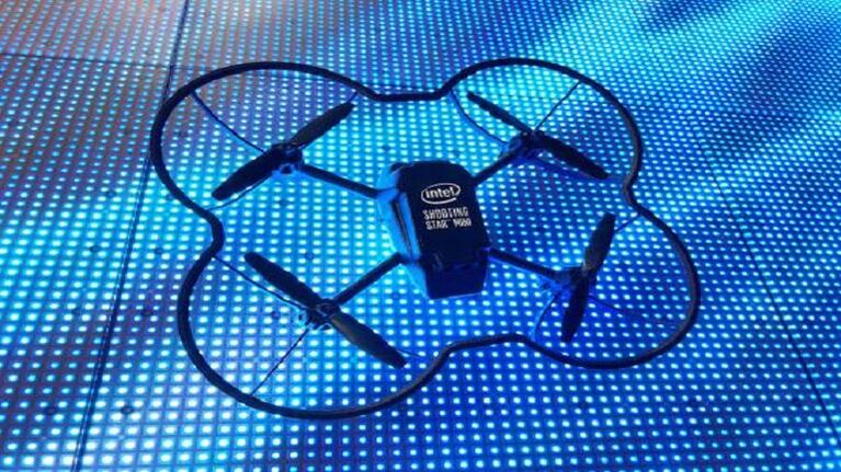  Intel voló 100 drones en simultáneo